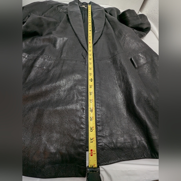 Vintage women's Hungarian Leather Jacket - Picture 9 of 10